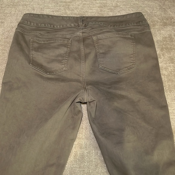 Torrid feel the fit jegging olive green size 18 - Picture 7 of 8